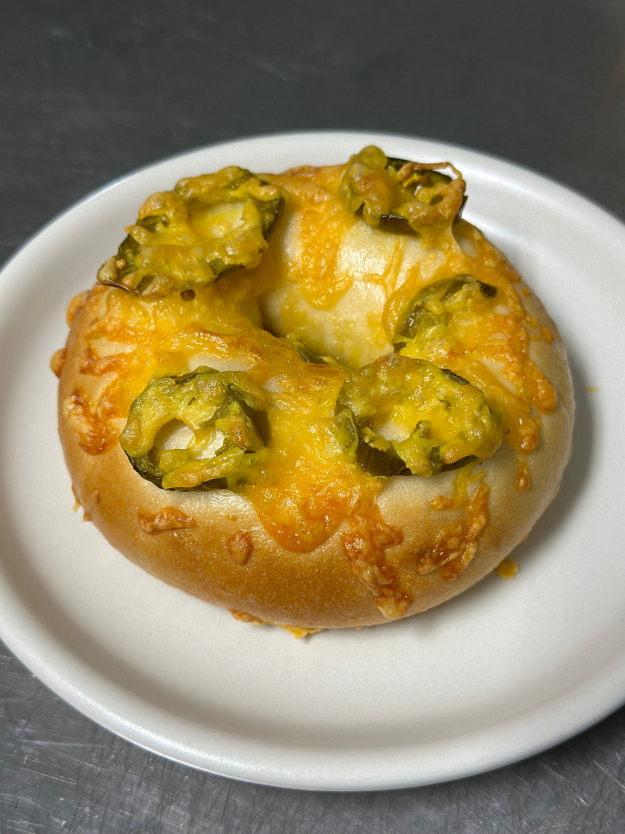 Jalapeño Cheddar Bagel