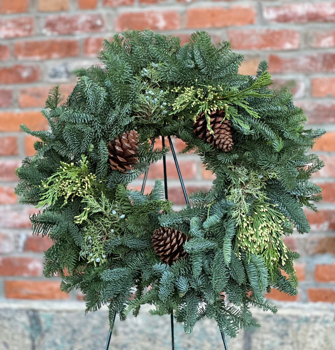 Christmas Wreath With Pinecones